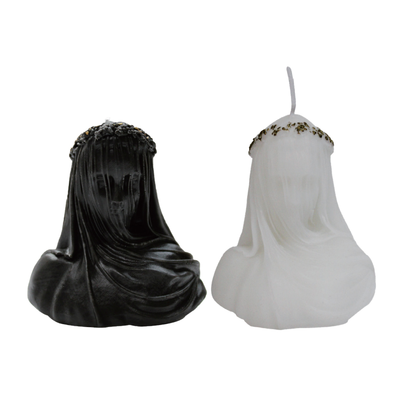 Nakatalukbong dyosang ghost candle