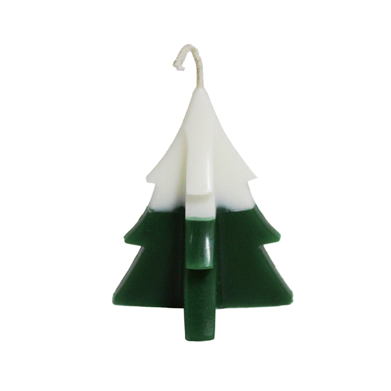 Puti at berdeng mga kandila ng christmas tree